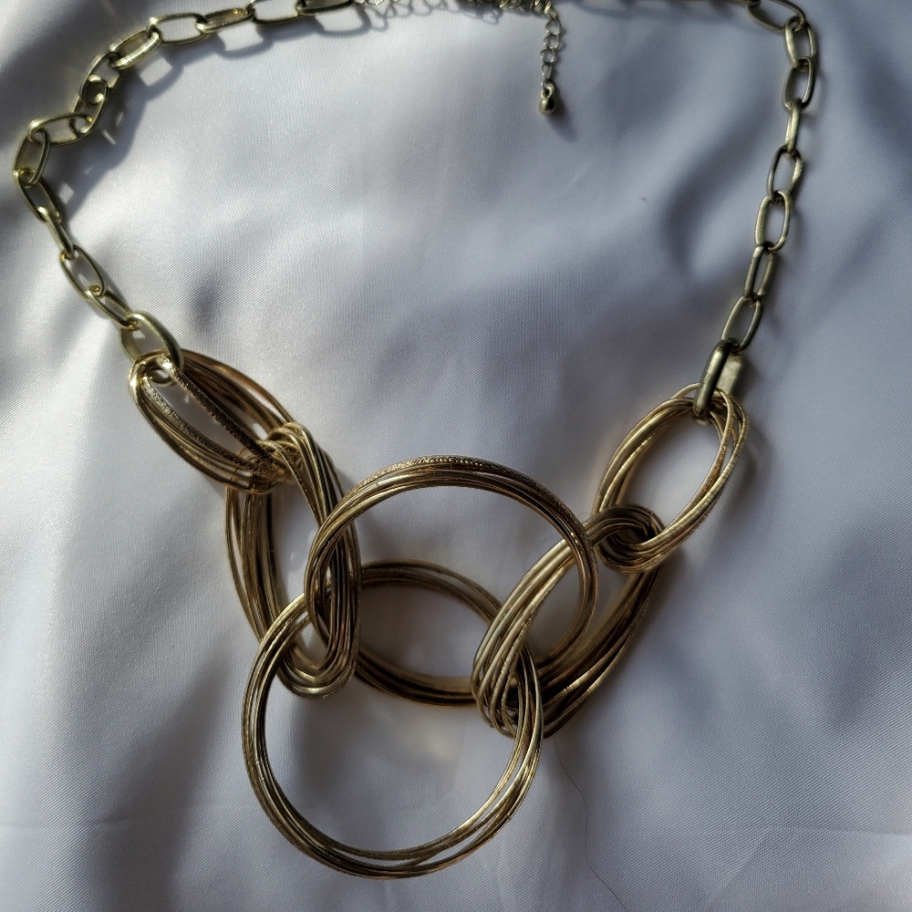 Three Ring Necklace Goldtone